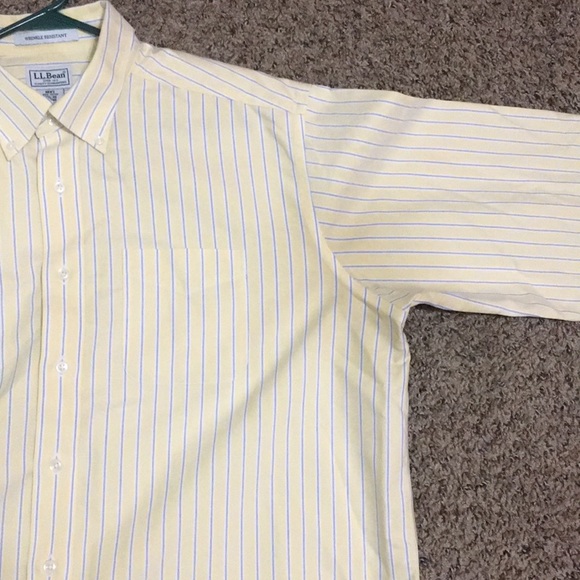 L.L. Bean wrinkle resistant button down - Picture 5 of 5